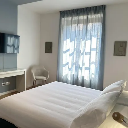 Fifty Eight Repubblica Three Bedrooms شقة