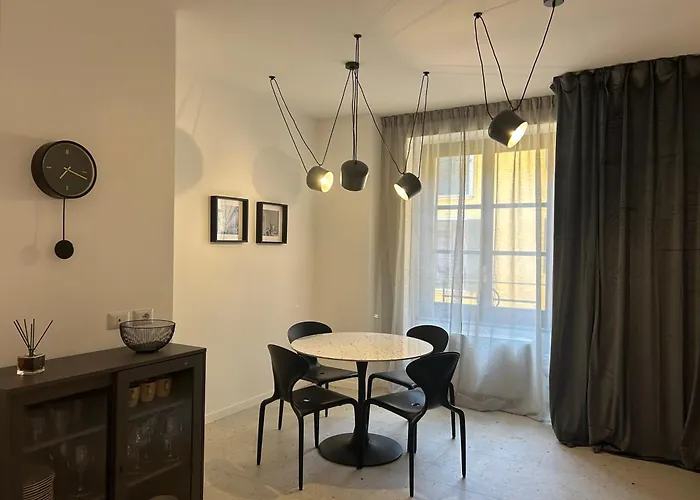 Fifty Eight Repubblica Three Bedrooms شقة *