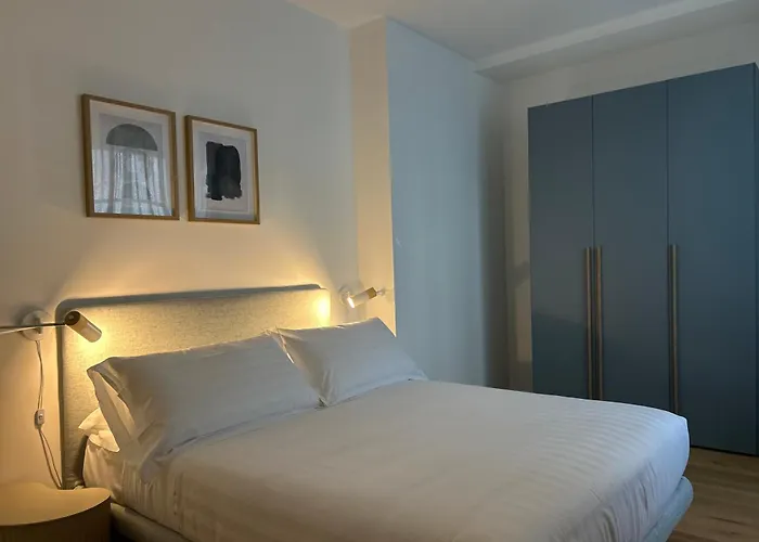 Fifty Eight Repubblica Three Bedrooms شقة *